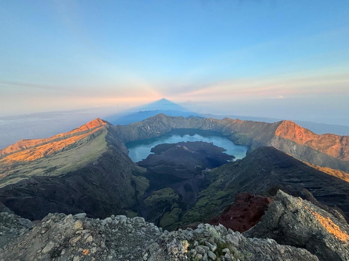 Rinjani and Lake Summit Rinjani Trekking